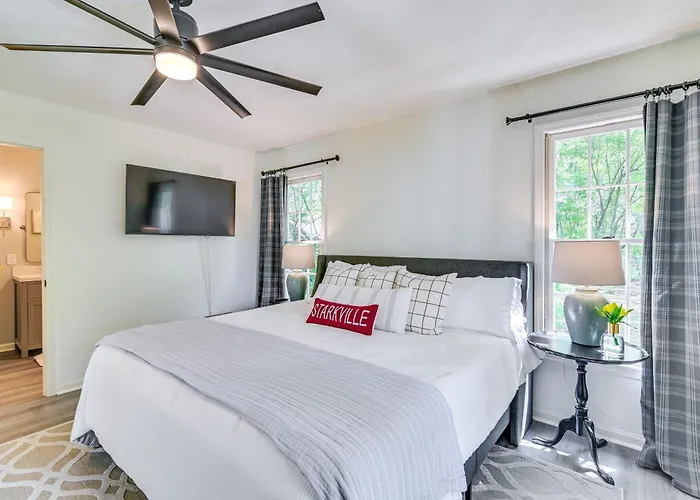1 Mi To Miss State: 'Wremy Cottage' W/ Deck & Yard