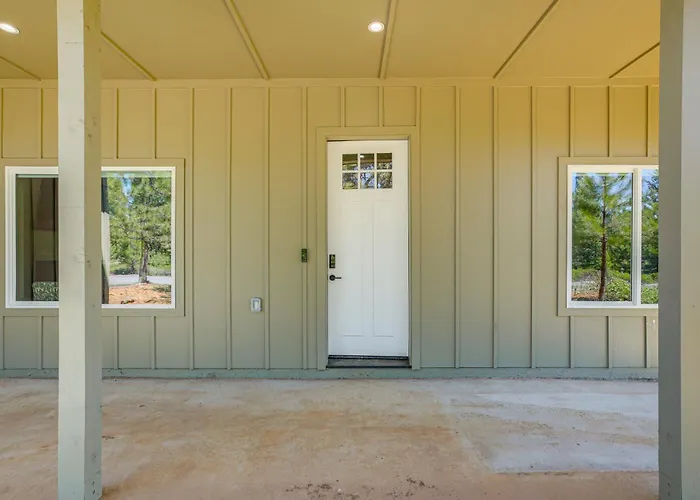 2 Mi To Lake Almanor: Home W/ Golf Course Views!