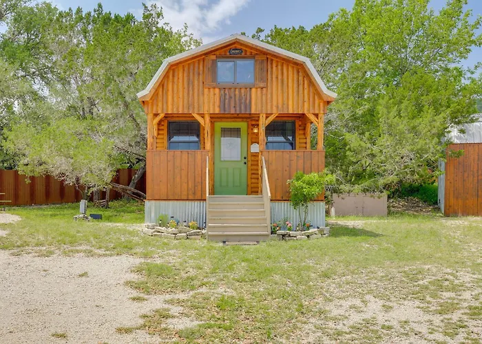 Cozy Couple'S Cabin Retreat In Concan!