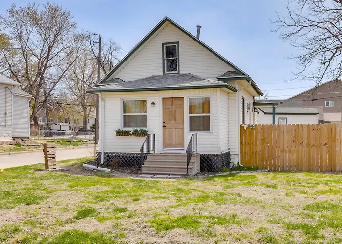 Walk To Memorial Stadium: Family Home W/ Patio