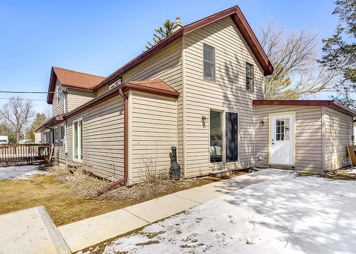 2 Mi To Road America: Pet-Friendly Duplex!