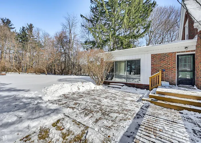 Bright Home Near Pine Lake W/ Deck & Yard