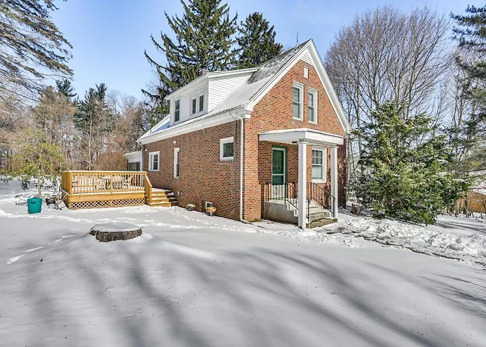 Bright Home Near Pine Lake W/ Deck & Yard