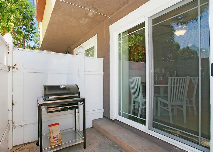 Multi-Level 2Br-Fast Wifi-Free Parking -Cm-1