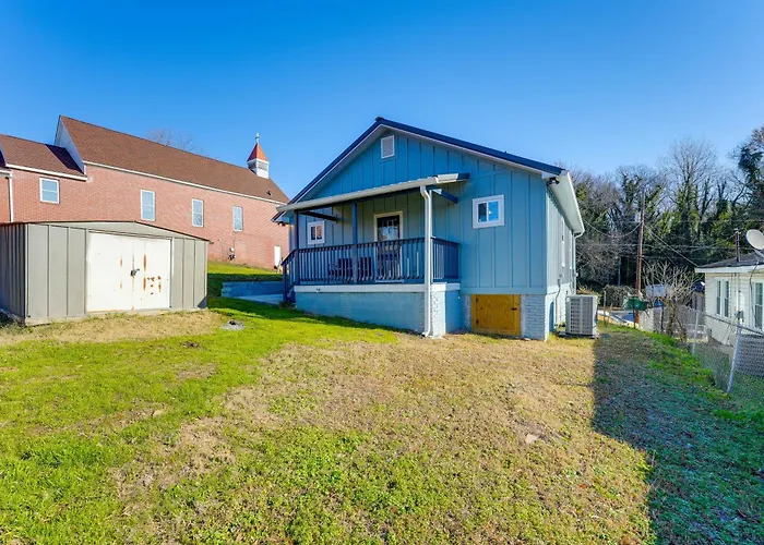 Walk Downtown: Charming Rome Abode W/ Yard!