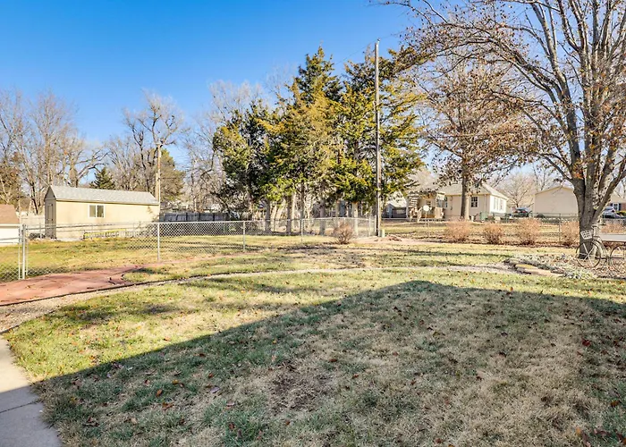 Fox Run Bungalow W/ Patio & Yard In Lincoln!