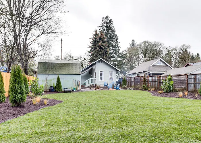Walkable Location: Quaint Cottage In Forest Grove!
