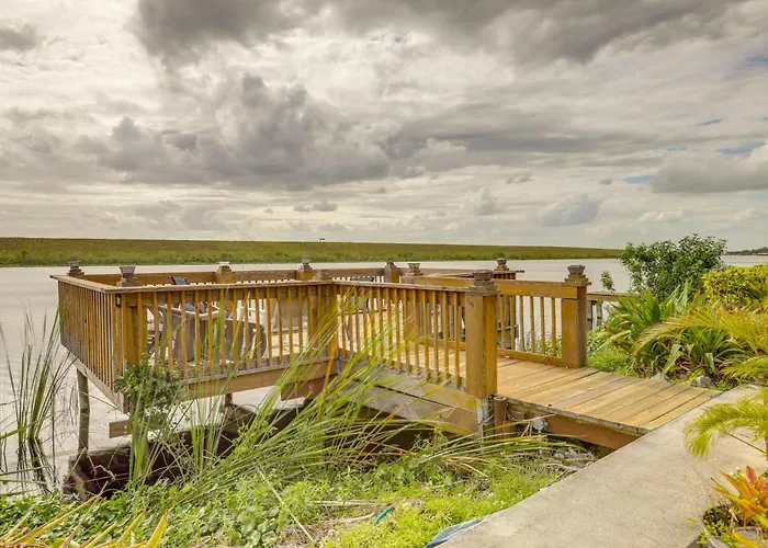 Steps To Lake Okeechobee: Cabin W/ Pool Access!