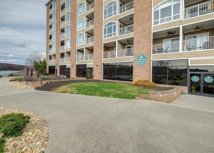 Top-Floor Balcony & Serene Views: Huddleston Condo