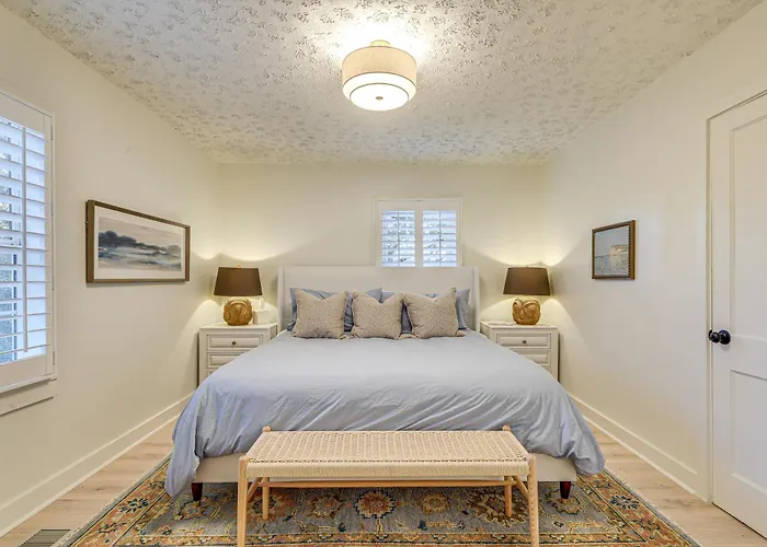 Walk Downtown & Canton Street: Roswell Retreat!