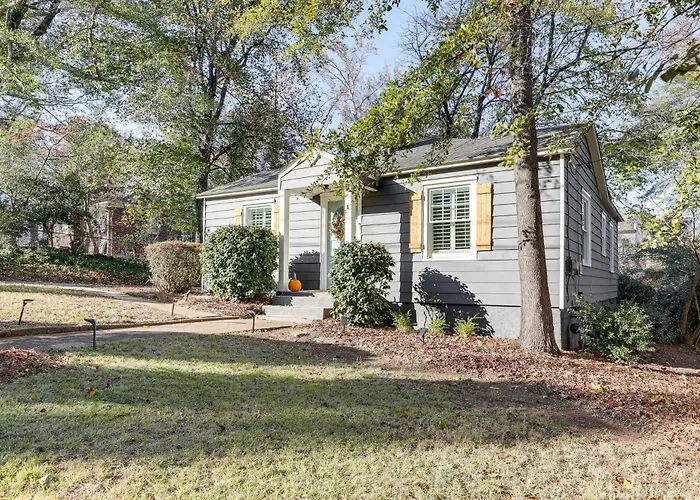 Walk Downtown & Canton Street: Roswell Retreat!
