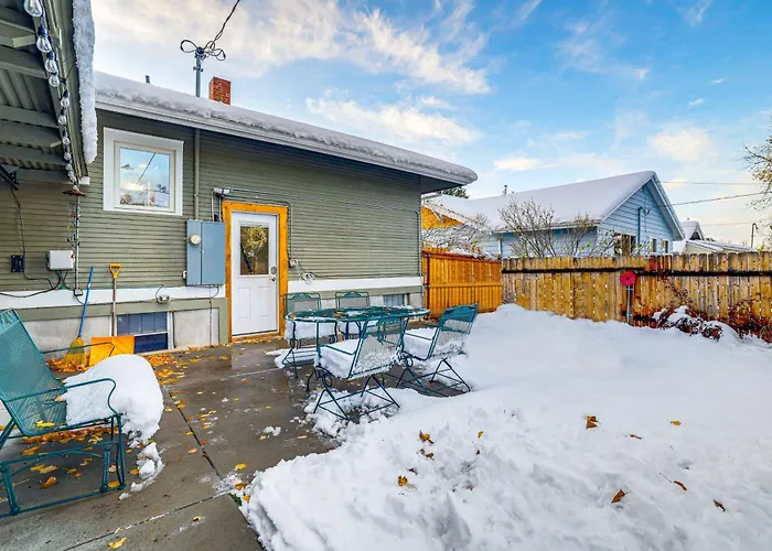 1 Mi To Dtwn Casper: Homey Getaway W/ Yard!