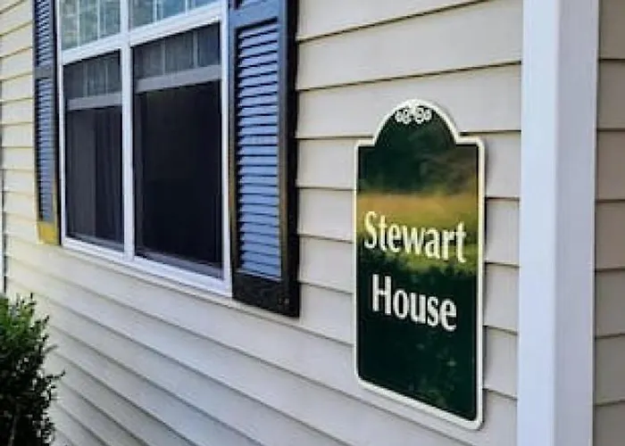 Stewart House With Hot Tub And 3 Bedroom