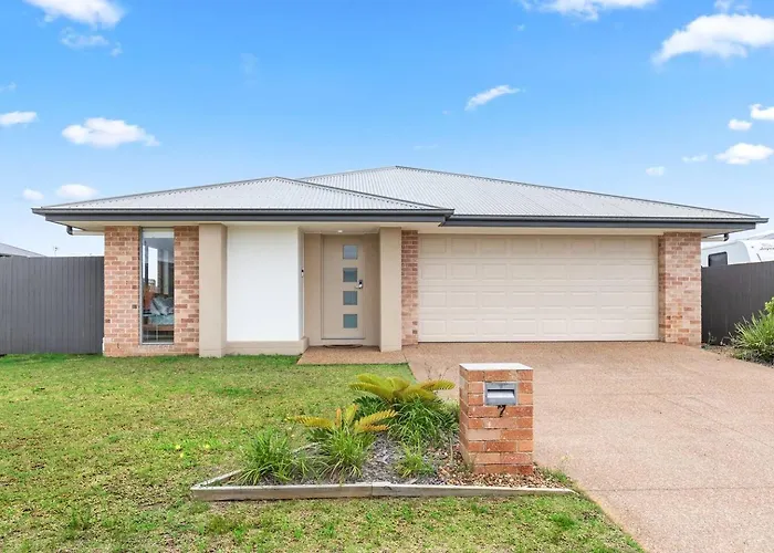 'The Pool House' Spacious Family Stay At Hervey Bay