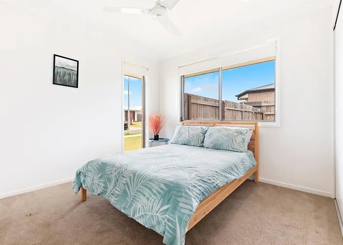 'The Pool House' Spacious Family Stay At Hervey Bay