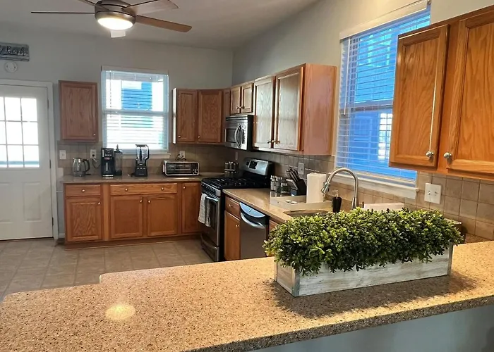 Ocean View Beach House, Sleeps 8 Coastal Luxe Seabreeze