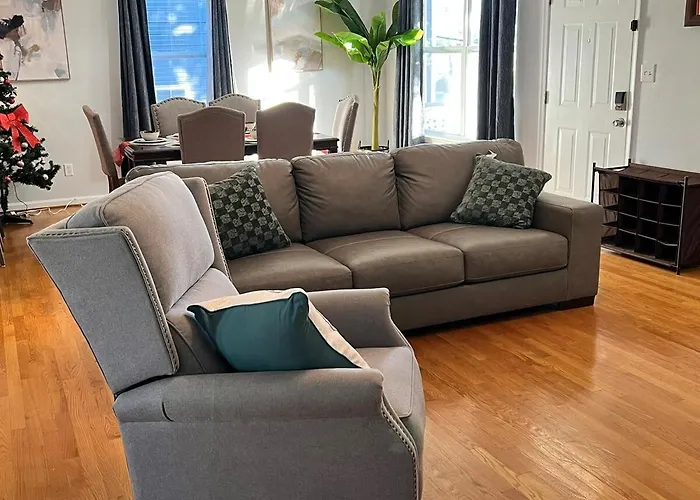 Ocean View Beach House, Sleeps 8 Coastal Luxe Seabreeze