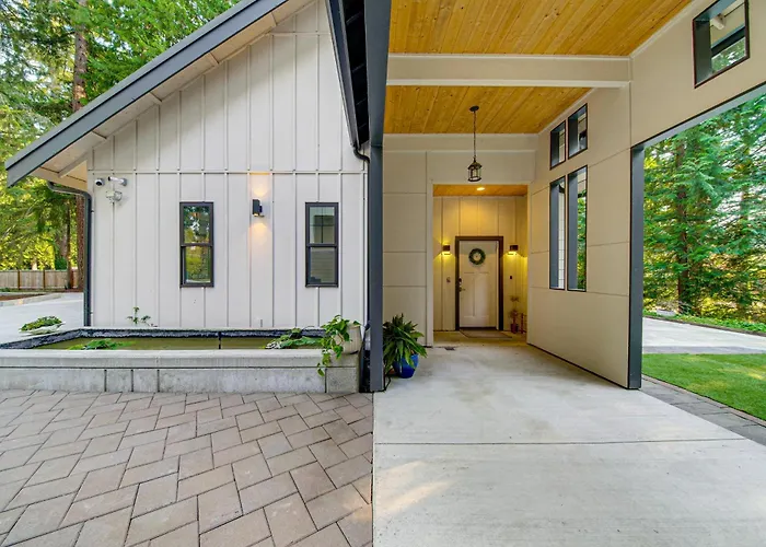 Wfh-Friendly Gem W/ Creek: 4 Mi To Sammamish Trail