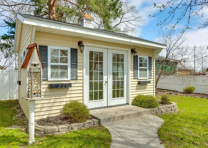 Pet-Friendly Harrison Home: 1 Mi To Wilson St Park
