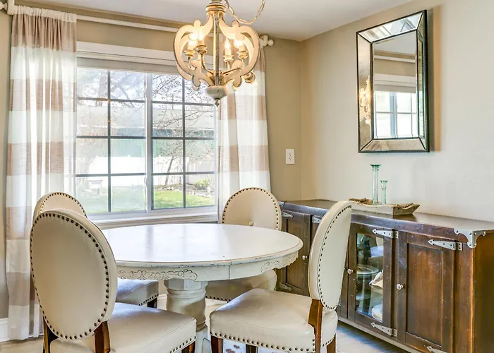 Pet-Friendly Harrison Home: 1 Mi To Wilson St Park