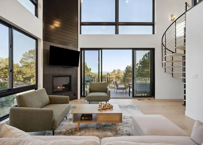 Hot Tub & Mountain Views Escape
