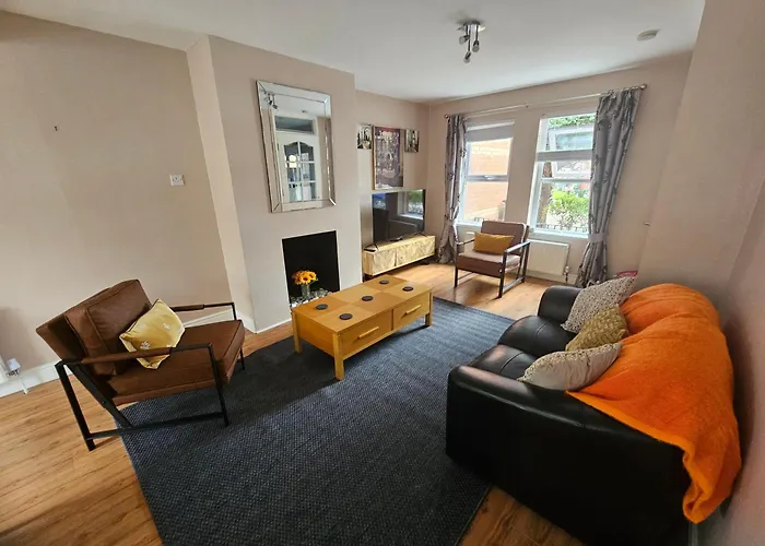 Stylish Home In Trendy Area Close To City Centre, With Parking