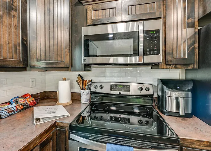 Walk To Downtown: Family-Friendly Cody Home!