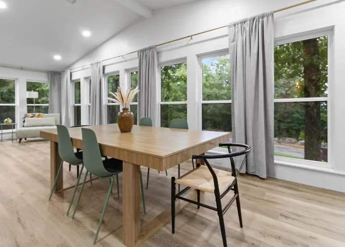 Casa Verde, Updated Home With 3 Beds, 1.5 Baths, Sleeps 6