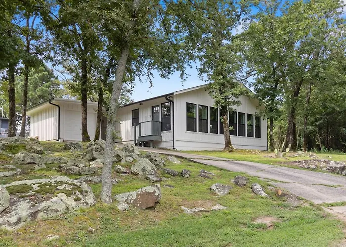 Casa Verde, Updated Home With 3 Beds, 1.5 Baths, Sleeps 6