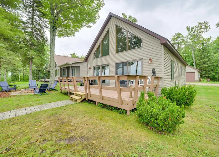 < 2 Mi To Brimley State Park: Lake Superior Home