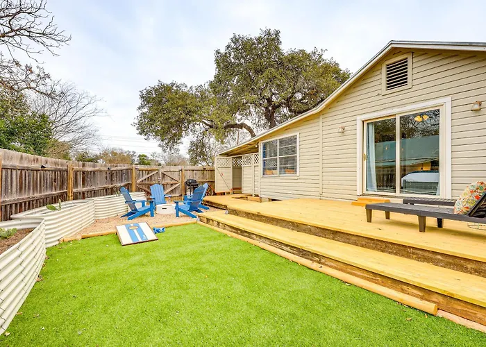 Walk To Main Street: Cottage W/ Deck In Bandera!
