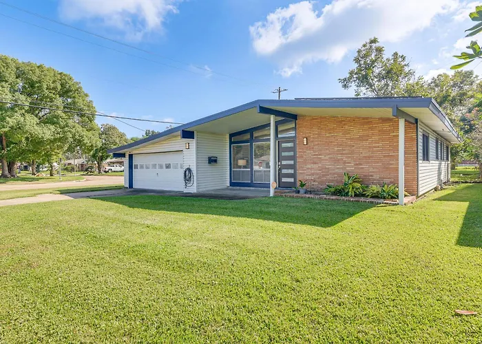 5 Mi To Texas City Dike & Beach! Family Hideaway