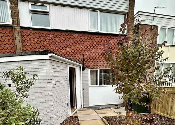 Howick House-Sleeps 5-Pet Friendly-Parking-Garden