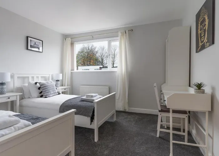 Howick House-Sleeps 5-Pet Friendly-Parking-Garden