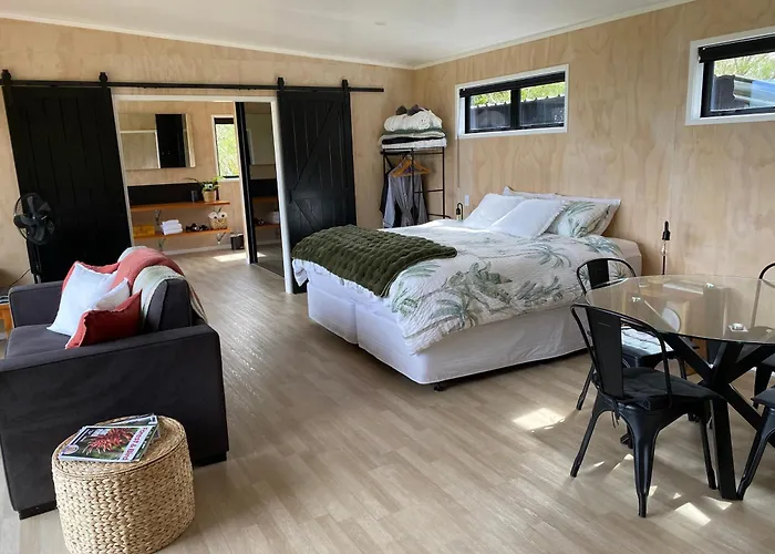 Whakaipo Bay Cabin Retreat Taupo