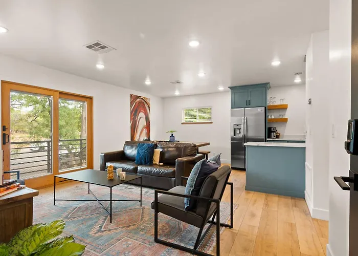 Near Downtown Stylish 2Br With Amazing Patio - #2