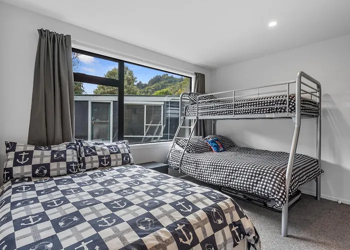 Coastal Charm - Picton Holiday Home