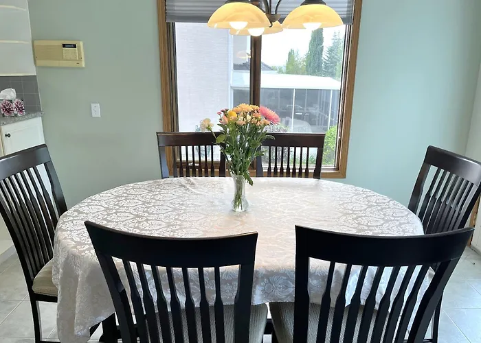 Luxury Bungalow In Nw Calgary