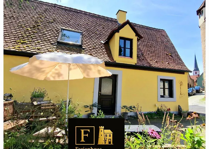 Ferienhaus Am Hohen Turm In Sulzfeld Am Main, Parkplatz, Terrasse, Kaffee, Playstation, Wlan