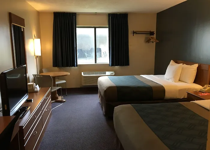 Econo Lodge Darien Lakes