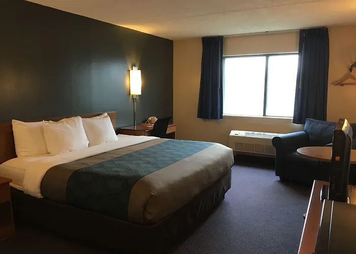 Econo Lodge Darien Lakes