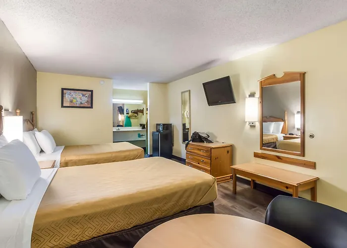 Econo Lodge Clinton - Jackson West