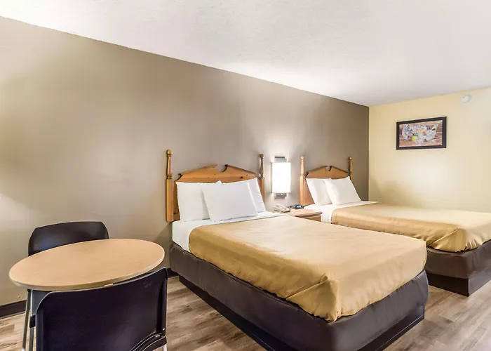 Econo Lodge Clinton - Jackson West