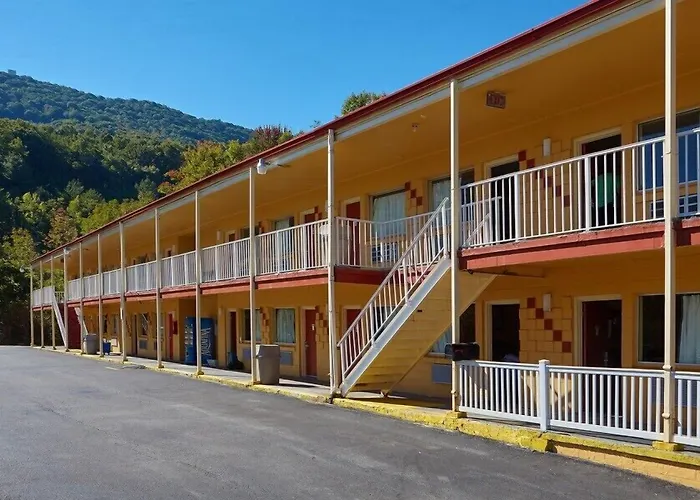 Econo Lodge Near Bluefield College