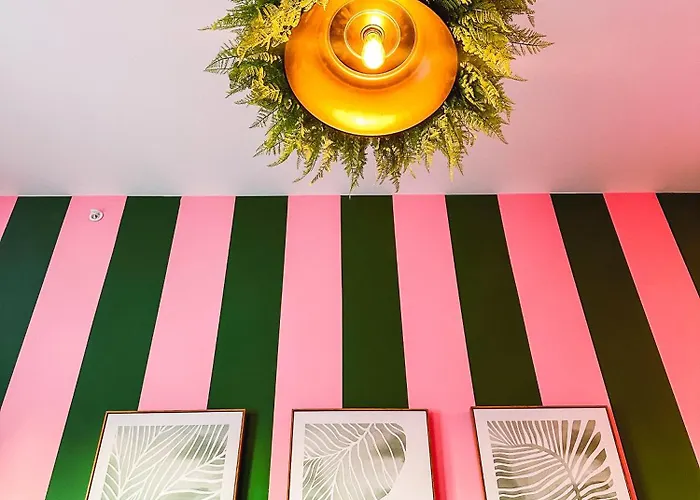 Dreaming With Dolly - Luxe Stay Near Broadway