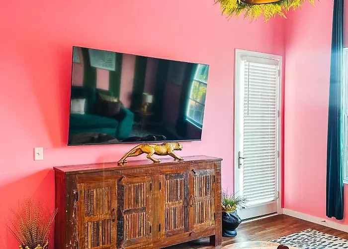 Dreaming With Dolly - Luxe Stay Near Broadway
