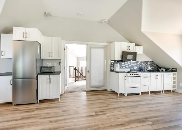 Pasco Condo W/ Columbia River Views + Hot Tub