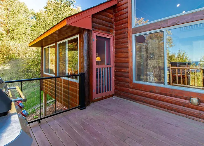 Spacious Leech Lake Home On 2 Private Acres, 200' Of Lake Shore 15 Minutes To Walker With Boat Lift, Dock, Swimming, Fire Pit
