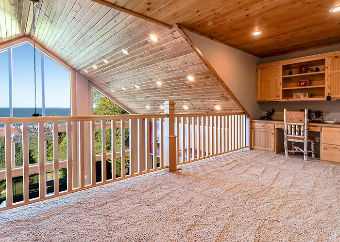 Spacious Leech Lake Home On 2 Private Acres, 200' Of Lake Shore 15 Minutes To Walker With Boat Lift, Dock, Swimming, Fire Pit