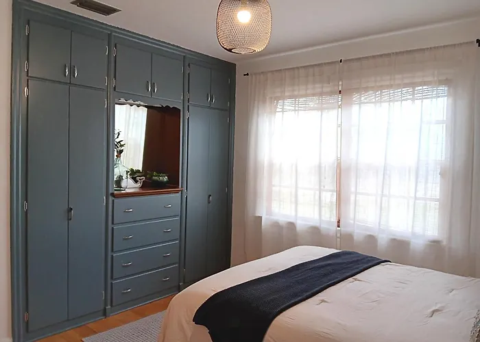Mid Century Style Cottage Near Historic Downtown
